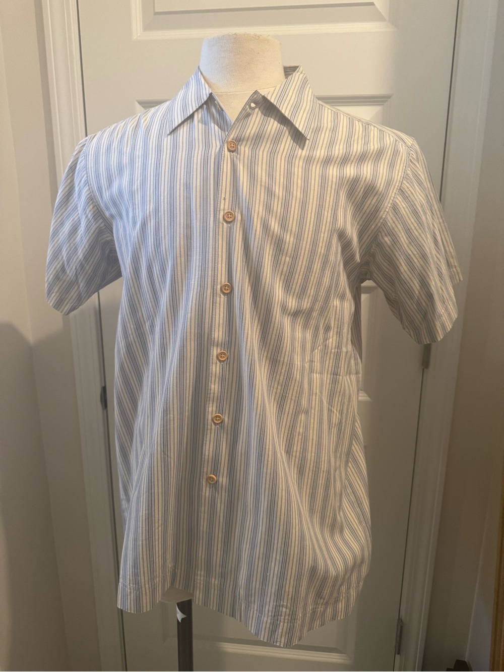 Oobe Brand  Short-Sleeve Blue & White Striped Shirt Size M
